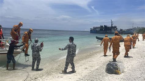Deadly fire engulfs Philippine ferry as dozens of passengers jump .